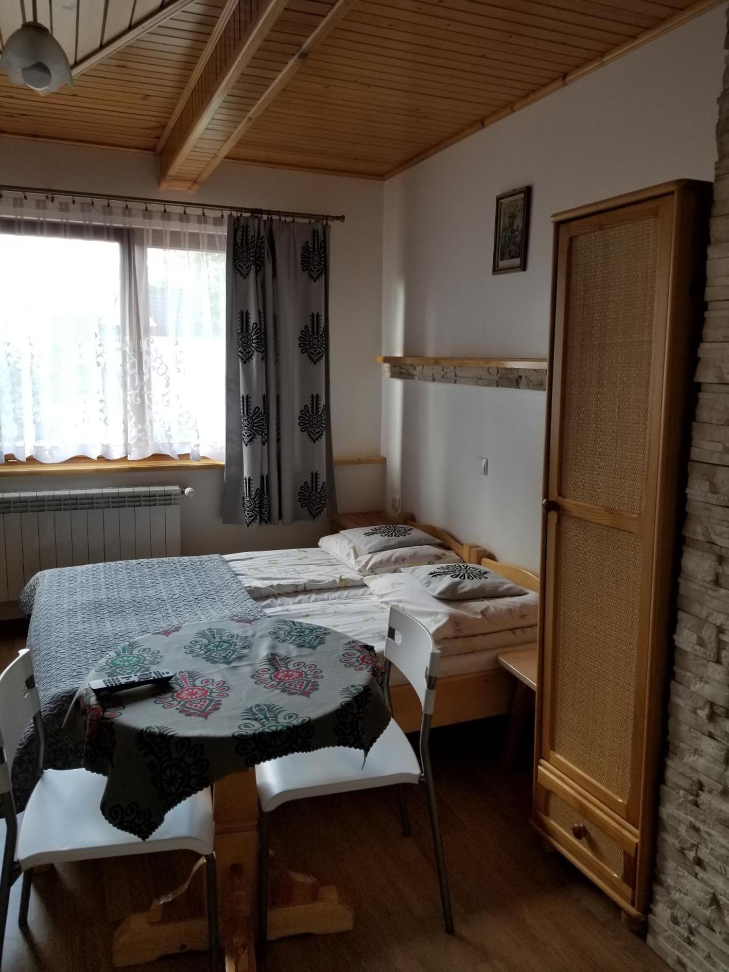 Malgosia Regionalna - 10 Minut Na Piechote Do Stoku Narciarskiego I Term Bania - Posilki Serwowane W Budynku Obok Bialka Tatrzanska Luaran gambar